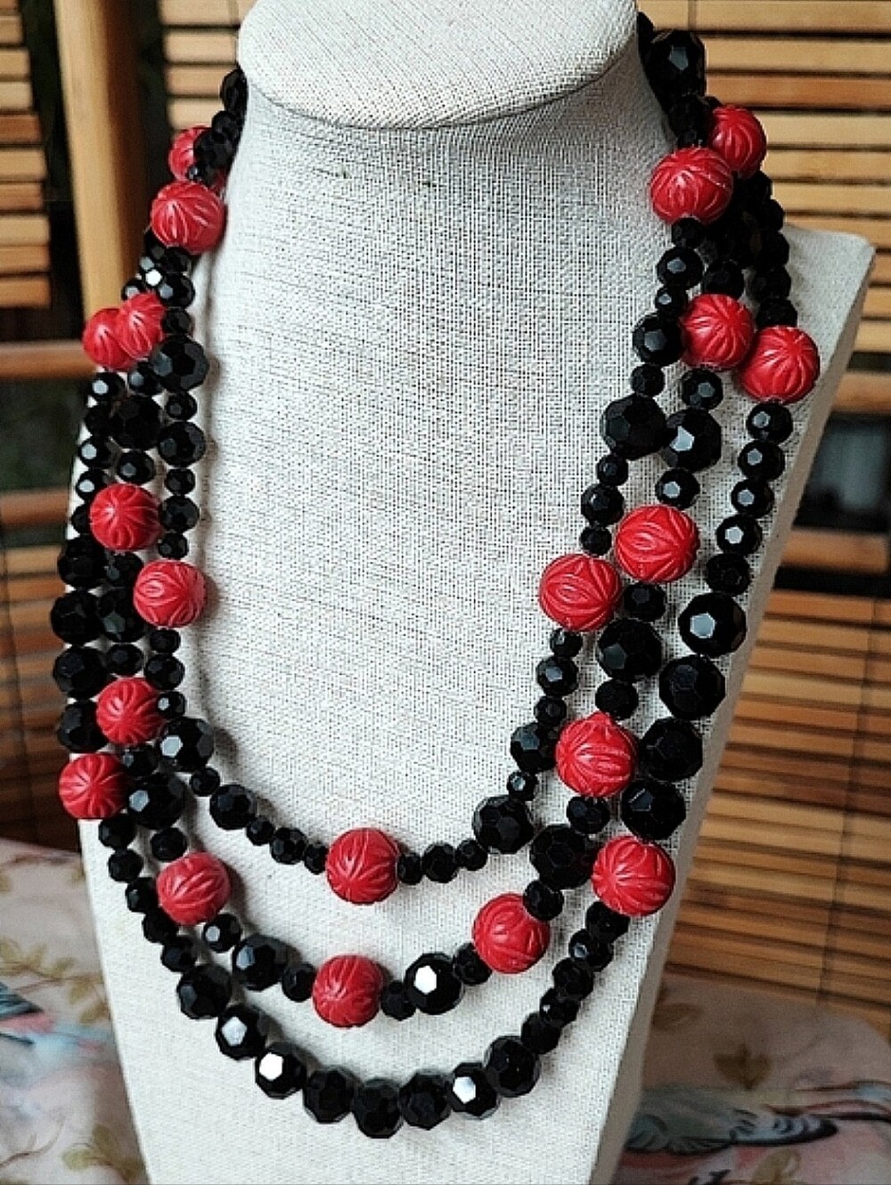 Brick Red Plastic Carved Beads Black Faceted Glass Necklace Vintage 3 Strand EUC